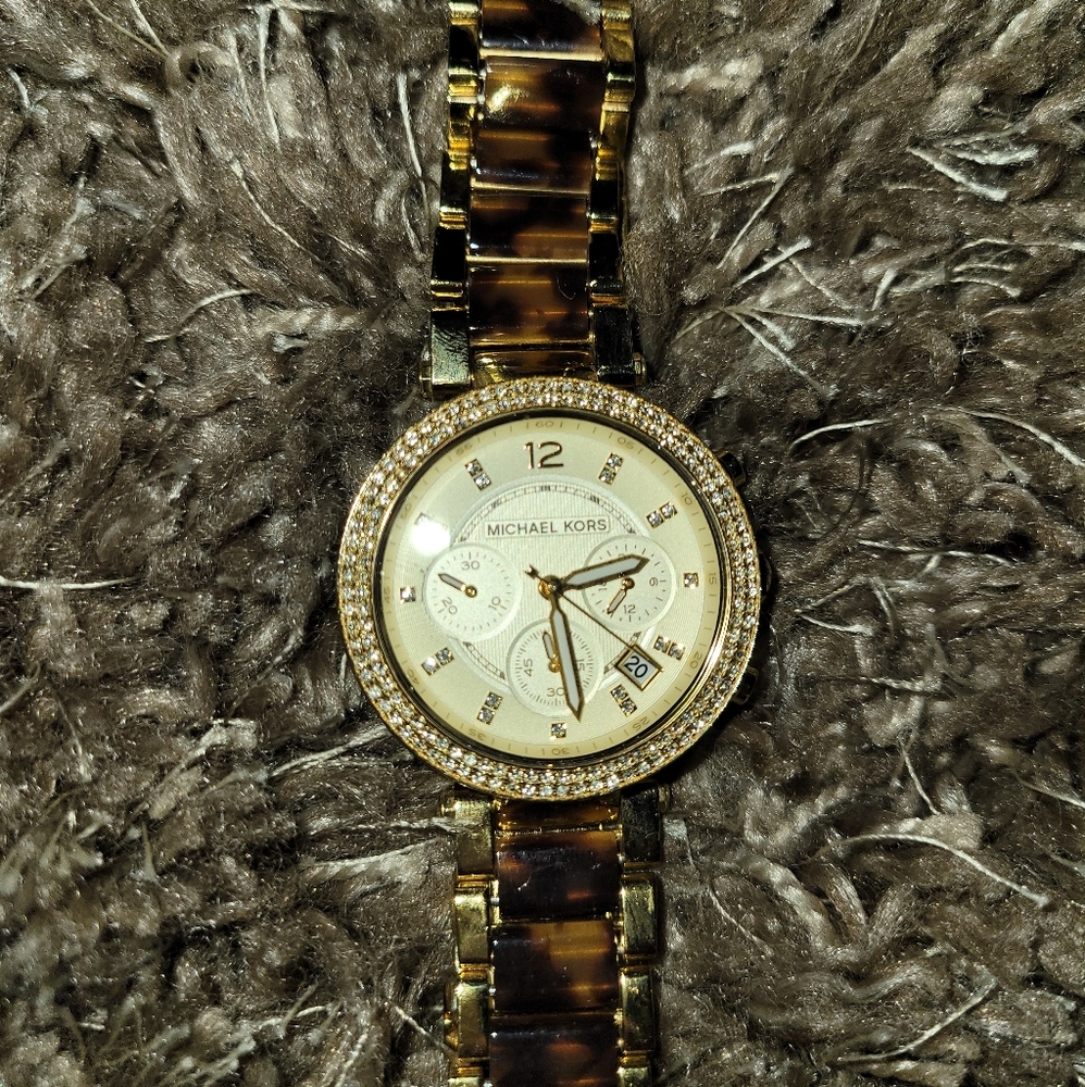 MK ROUND CRYSTAL WATCH - Picture 2 of 5